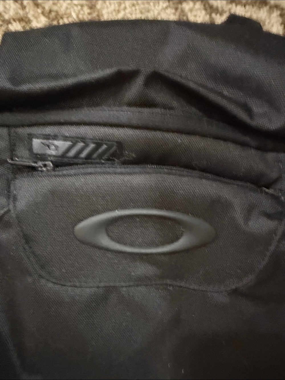 Oakley Black Men's Backpack with Front Logo - Picture 4 of 5